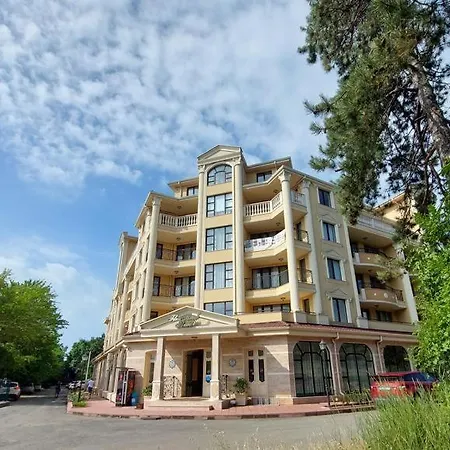 Апартаменты Flora Free Parking Поморие